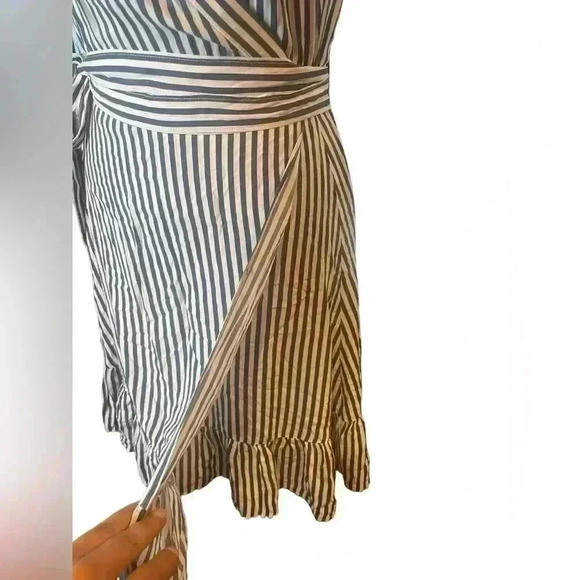 J. Crew white/blue Striped beach wrap dress silky-soft fabric ruffled hem XXS - Picture 4 of 9